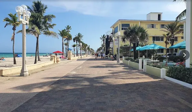 Hollywood Beach Vacation spot | Pool | Beachwalk